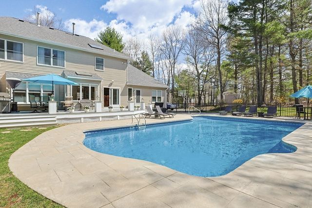 8 Weyman Ln, Sharon, MA 02067