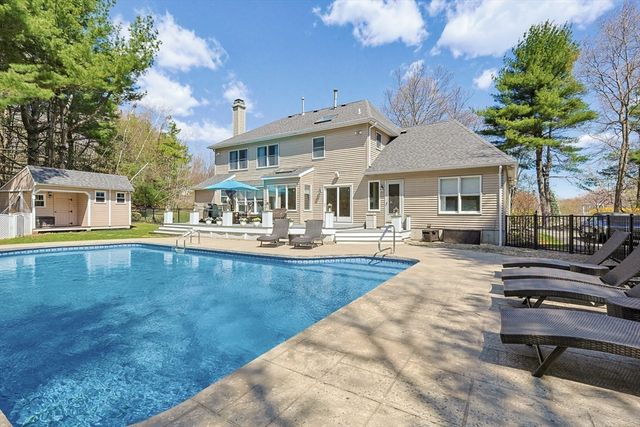 8 Weyman Ln, Sharon, MA 02067