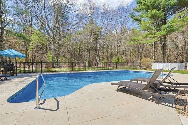 8 Weyman Ln, Sharon, MA 02067