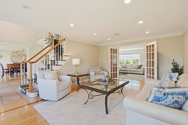 8 Weyman Ln, Sharon, MA 02067