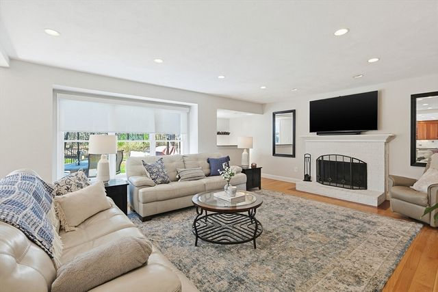 8 Weyman Ln, Sharon, MA 02067