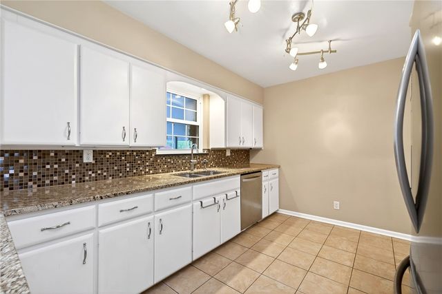 1810 S Main Street, Dayton, OH 45409