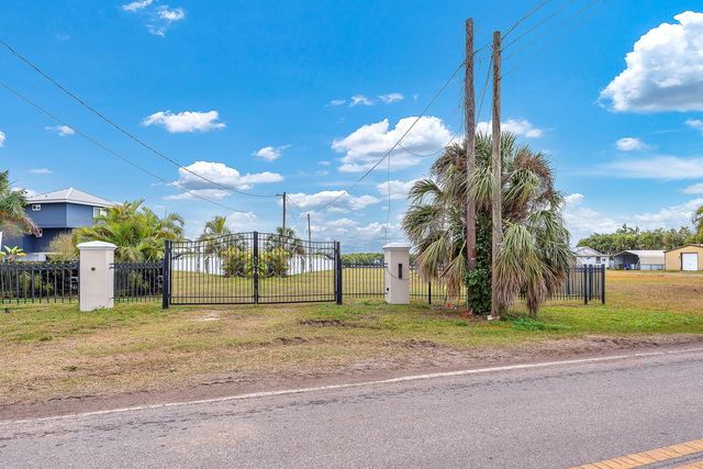 3304 W SHELL POINT ROAD, Ruskin, FL 33570