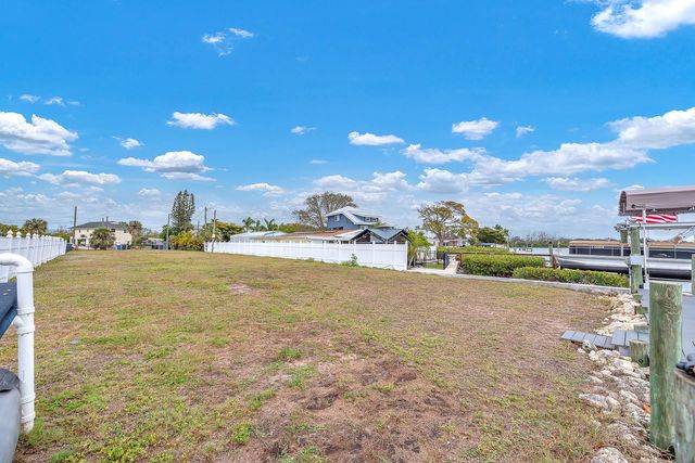 3304 W SHELL POINT ROAD, Ruskin, FL 33570