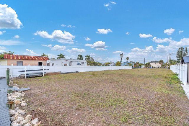 3304 W SHELL POINT ROAD, Ruskin, FL 33570