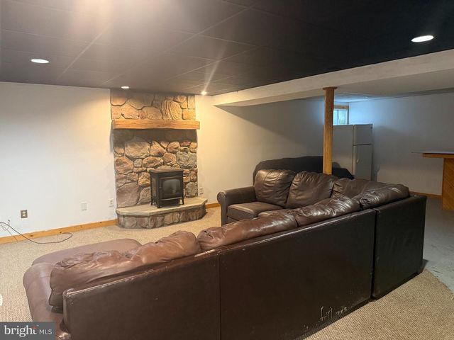 103 POWDER MILL HOLLOW RD, Boyertown, PA 19512