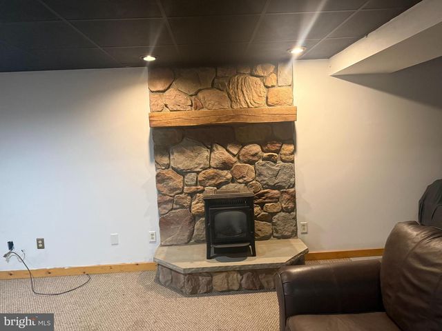 103 POWDER MILL HOLLOW RD, Boyertown, PA 19512