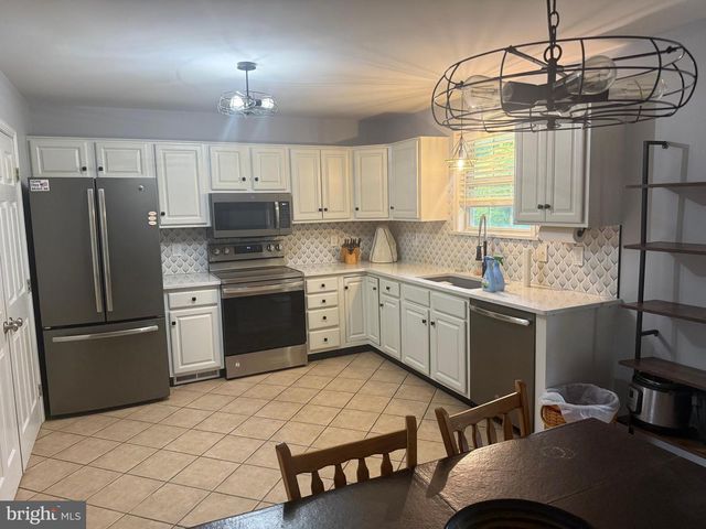 103 POWDER MILL HOLLOW RD, Boyertown, PA 19512