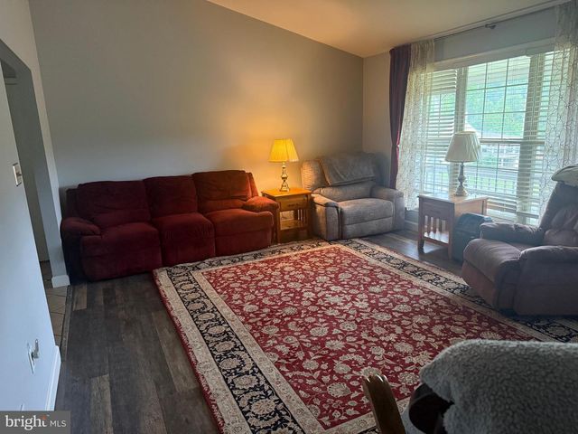 103 POWDER MILL HOLLOW RD, Boyertown, PA 19512