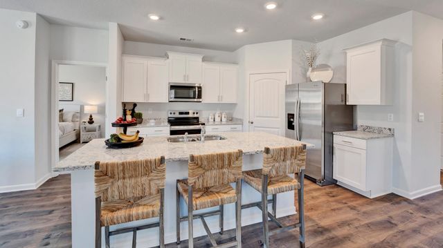 175 KIPLING DR, Oakland, TN 38060