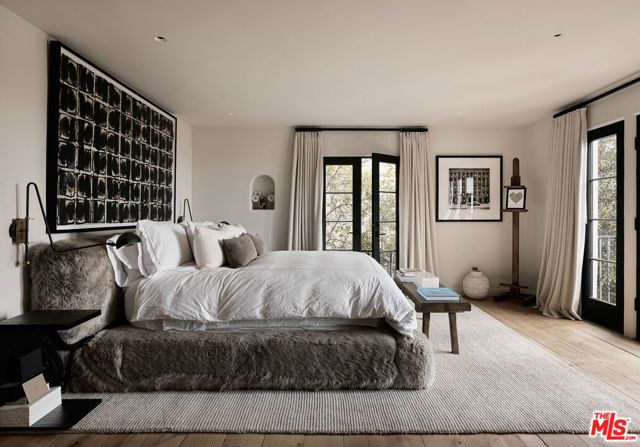 7902 Fareholm Drive, Los Angeles, CA 90046