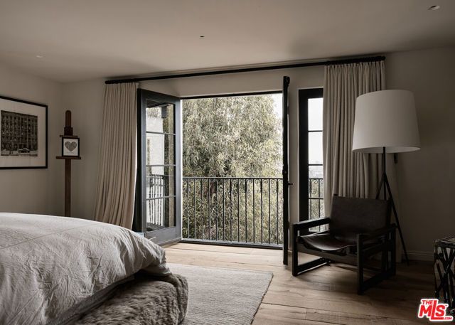 7902 Fareholm Drive, Los Angeles, CA 90046