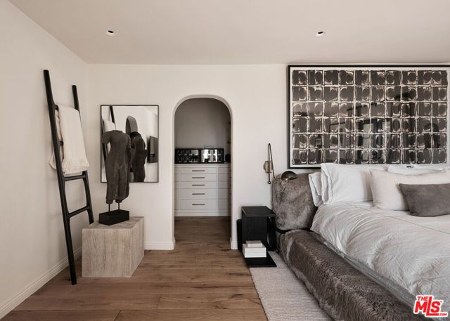 7902 Fareholm Drive, Los Angeles, CA 90046