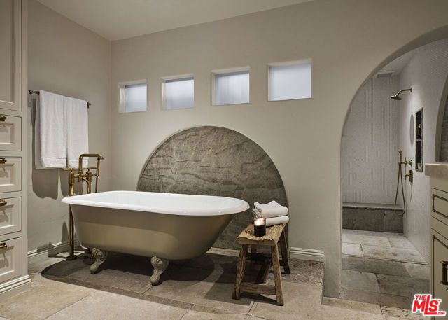 7902 Fareholm Drive, Los Angeles, CA 90046