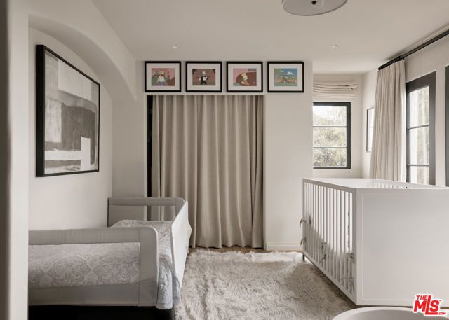 7902 Fareholm Drive, Los Angeles, CA 90046