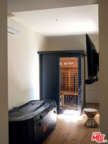 7902 Fareholm Drive, Los Angeles, CA 90046