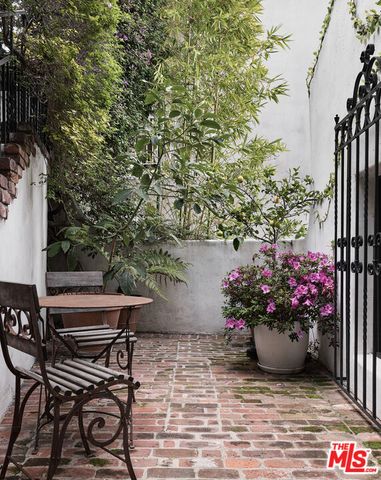 7902 Fareholm Drive, Los Angeles, CA 90046