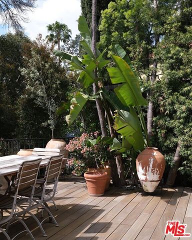 7902 Fareholm Drive, Los Angeles, CA 90046