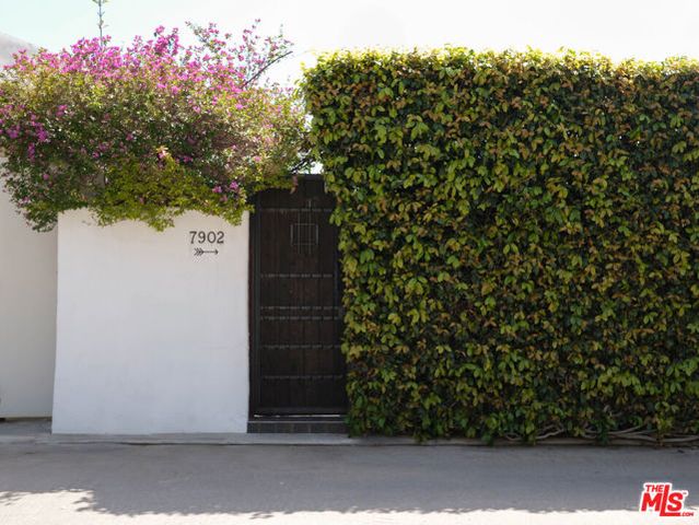 7902 Fareholm Drive, Los Angeles, CA 90046
