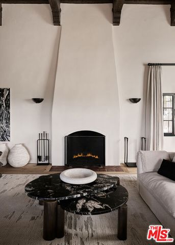 7902 Fareholm Drive, Los Angeles, CA 90046