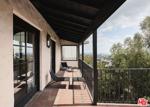 7902 Fareholm Drive, Los Angeles, CA 90046