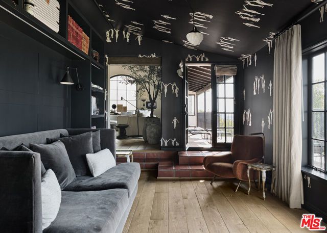 7902 Fareholm Drive, Los Angeles, CA 90046