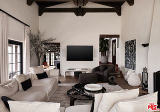 7902 Fareholm Drive, Los Angeles, CA 90046