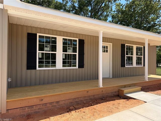 1047 W Holly Hill Road, Thomasville, NC 27360