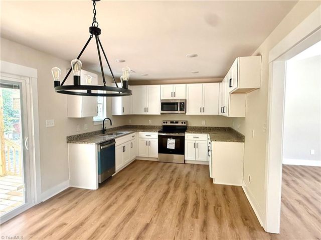 1047 W Holly Hill Road, Thomasville, NC 27360