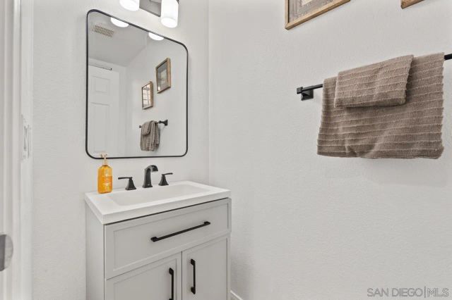 6373 Avenida De Las Vistas 3, San Diego, CA 92154