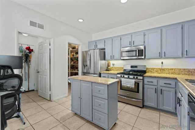 6373 Avenida De Las Vistas 3, San Diego, CA 92154