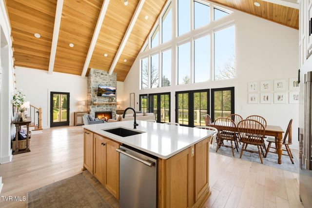 212 County Farm Road, Jonesborough, TN 37659