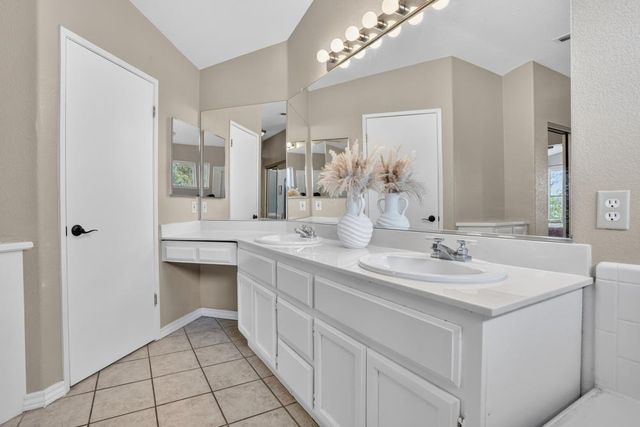 1177 Amberhill Ave, Galt, CA 95632