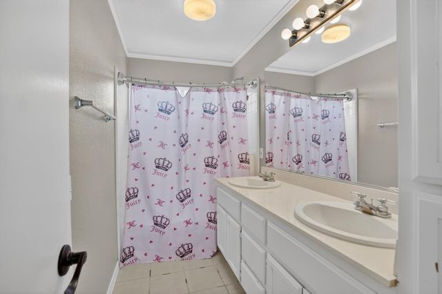 1177 Amberhill Ave, Galt, CA 95632