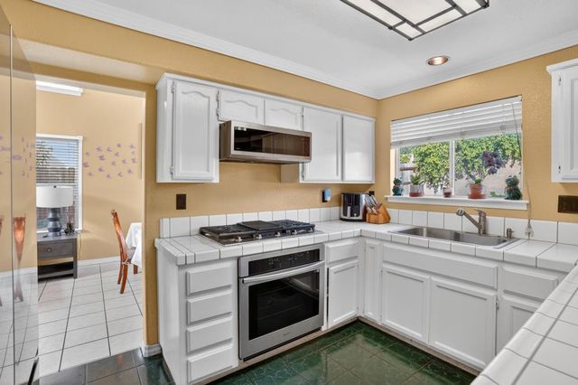 1177 Amberhill Ave, Galt, CA 95632