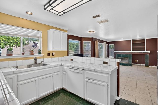 1177 Amberhill Ave, Galt, CA 95632