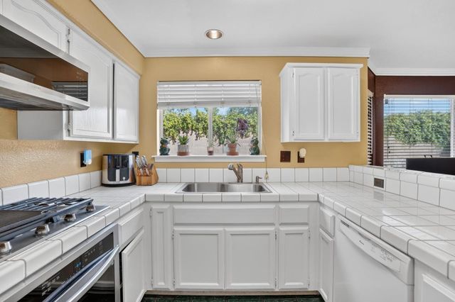 1177 Amberhill Ave, Galt, CA 95632