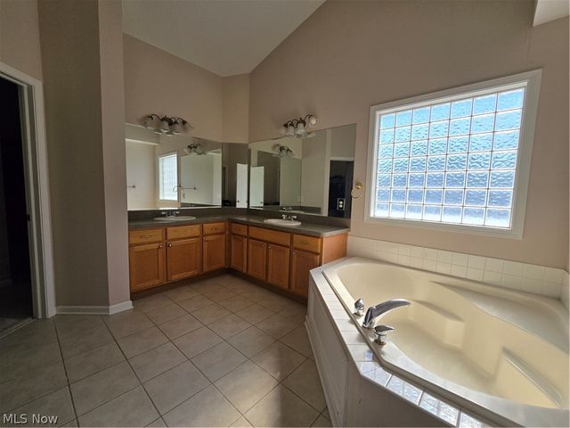 7764 Oak Meadow Drive, Hudson, OH 44236