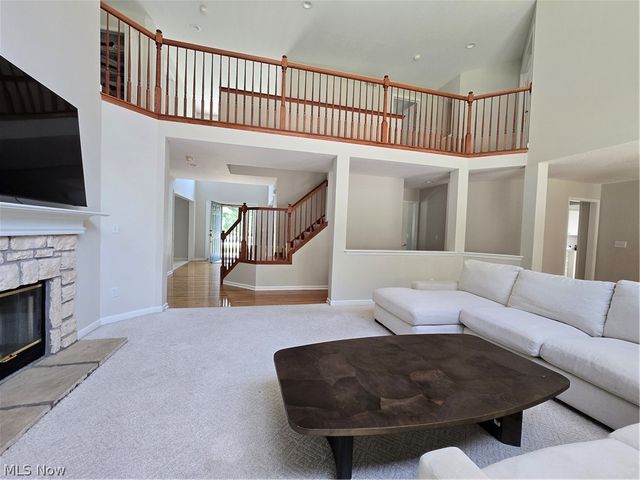 7764 Oak Meadow Drive, Hudson, OH 44236