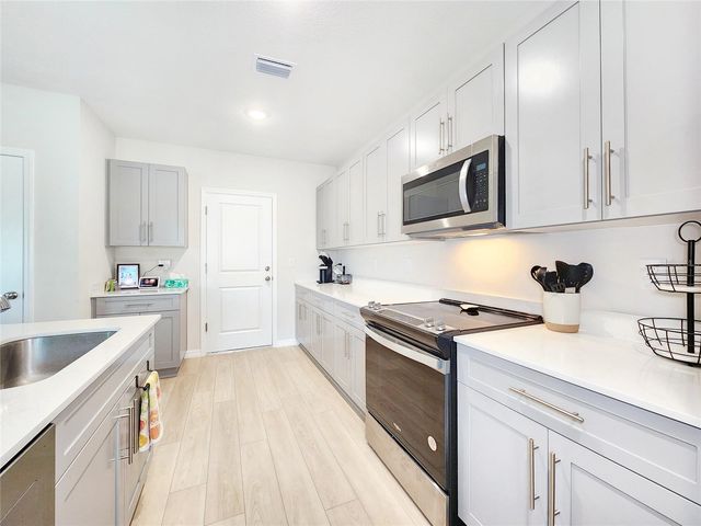 37114 SAGEMOOR DRIVE, Zephyrhills, FL 33541