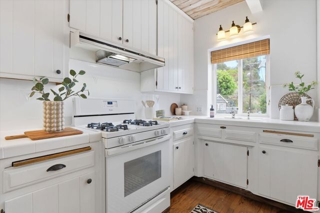 1308 N Beverly Glen Boulevard, Los Angeles, CA 90077