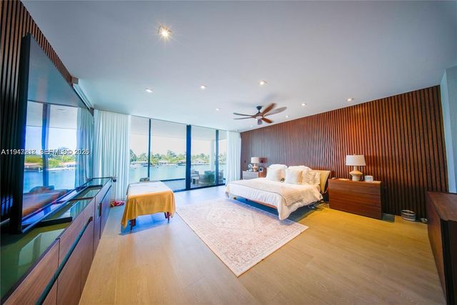 7520 W Treasure Dr 0, North Bay Village, FL 33141