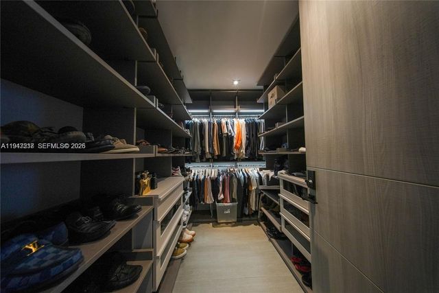 7520 W Treasure Dr 0, North Bay Village, FL 33141