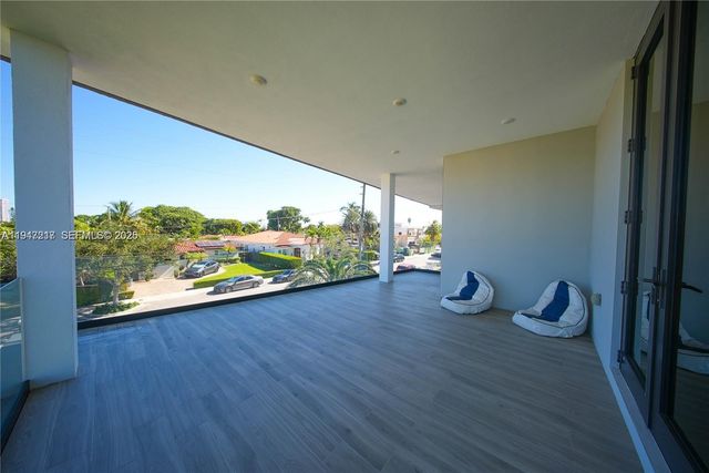 7520 W Treasure Dr 0, North Bay Village, FL 33141