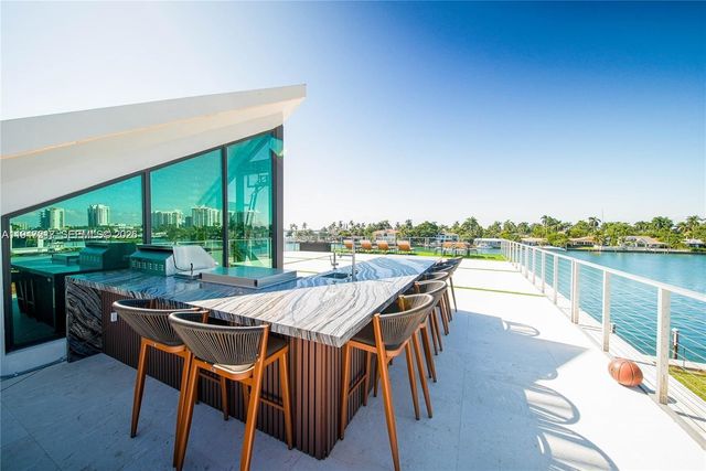 7520 W Treasure Dr 0, North Bay Village, FL 33141