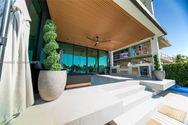 7520 W Treasure Dr 0, North Bay Village, FL 33141