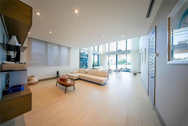 7520 W Treasure Dr 0, North Bay Village, FL 33141