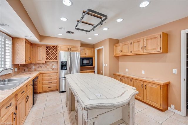 5254 River Blossom LN, Fort Denaud, FL 33935