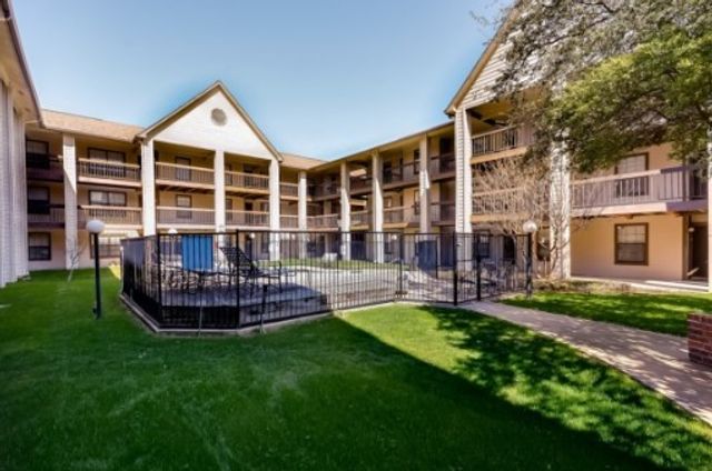 218 N Texas Boulevard, Denton, TX 76201