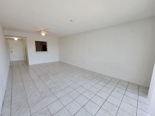 3700 NW 21st Street 203, Lauderdale Lakes, FL 33311